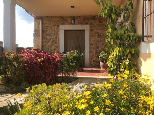 Apartamentos El Jardin Del Poeta Guijo de Granadilla الغرفة الصورة