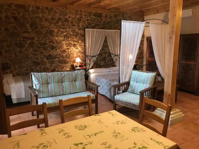 Apartamentos El Jardin Del Poeta Guijo de Granadilla الغرفة الصورة