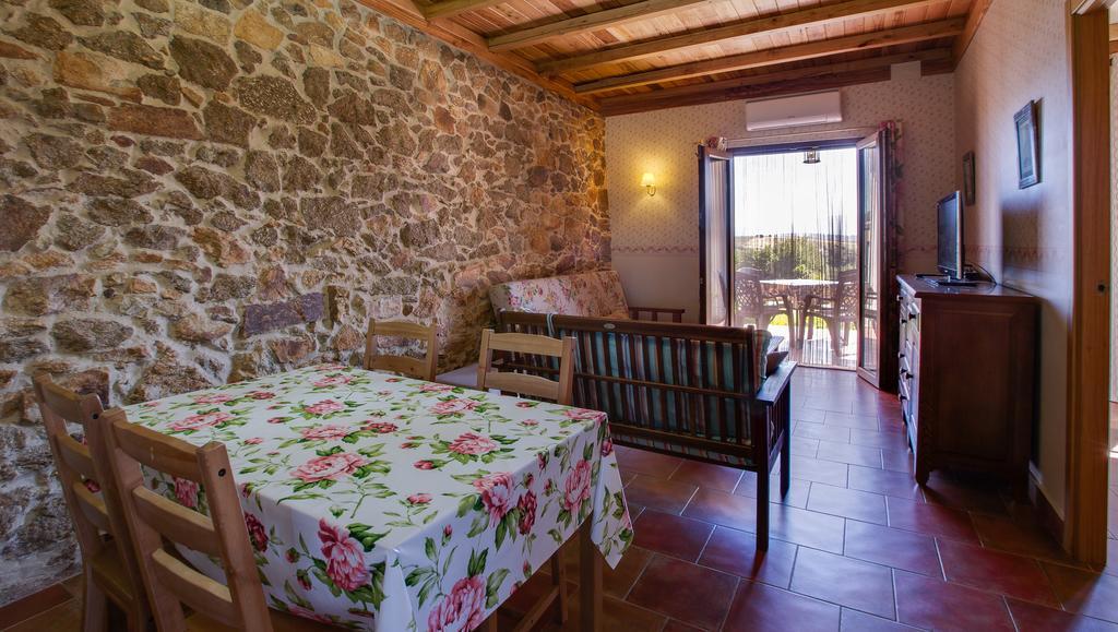 Apartamentos El Jardin Del Poeta Guijo de Granadilla المظهر الخارجي الصورة
